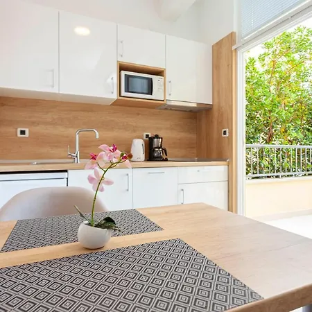 King Apartment *